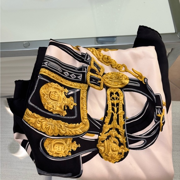 Authentic Hermès Carré 90 Silk Scarf - Picture 5 of 8